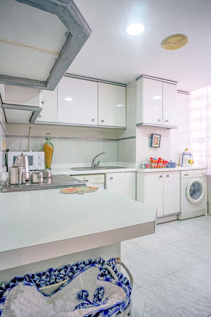 4 sovrum Lägenhet till salu i Benidorm med pool - 650 000 € (Ref: 8419497)