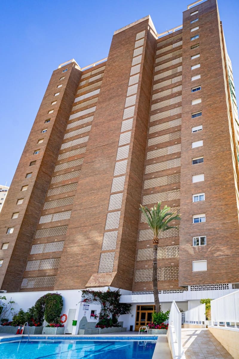 4 sovrum Lägenhet till salu i Benidorm med pool - 650 000 € (Ref: 8419497)