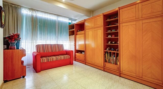 4 sovrum Lägenhet till salu i Benidorm med pool - 650 000 € (Ref: 8419497)