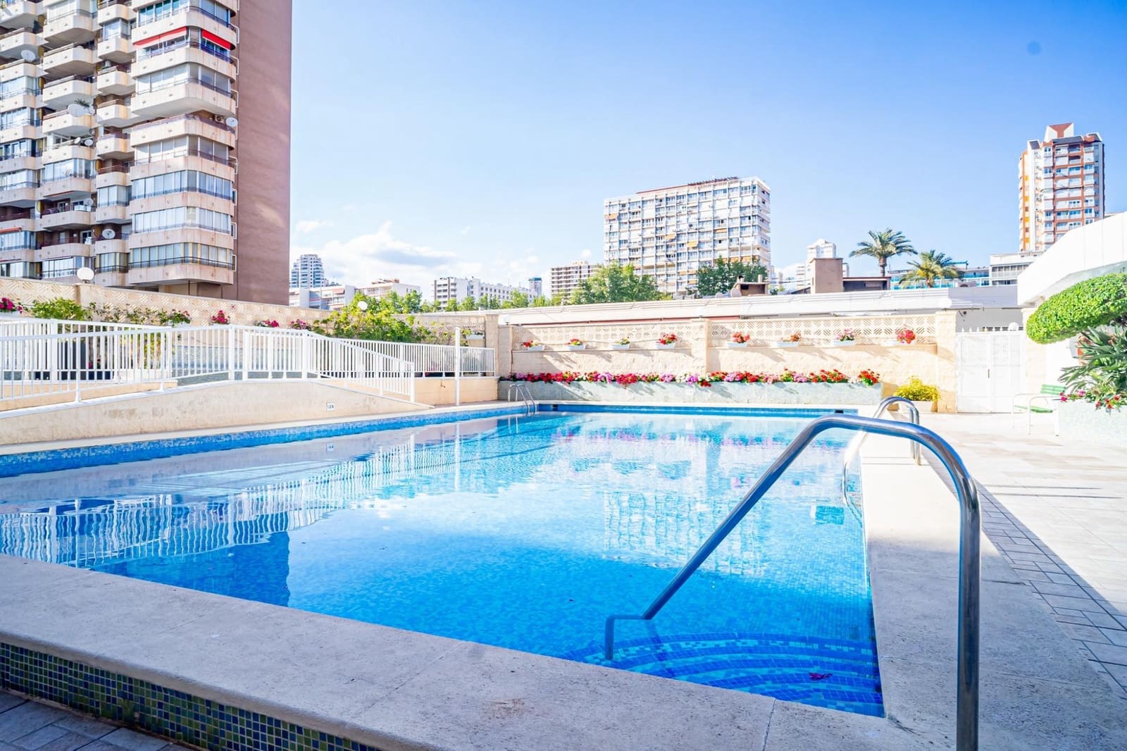 4 sovrum Lägenhet till salu i Benidorm med pool - 650 000 € (Ref: 8419497)