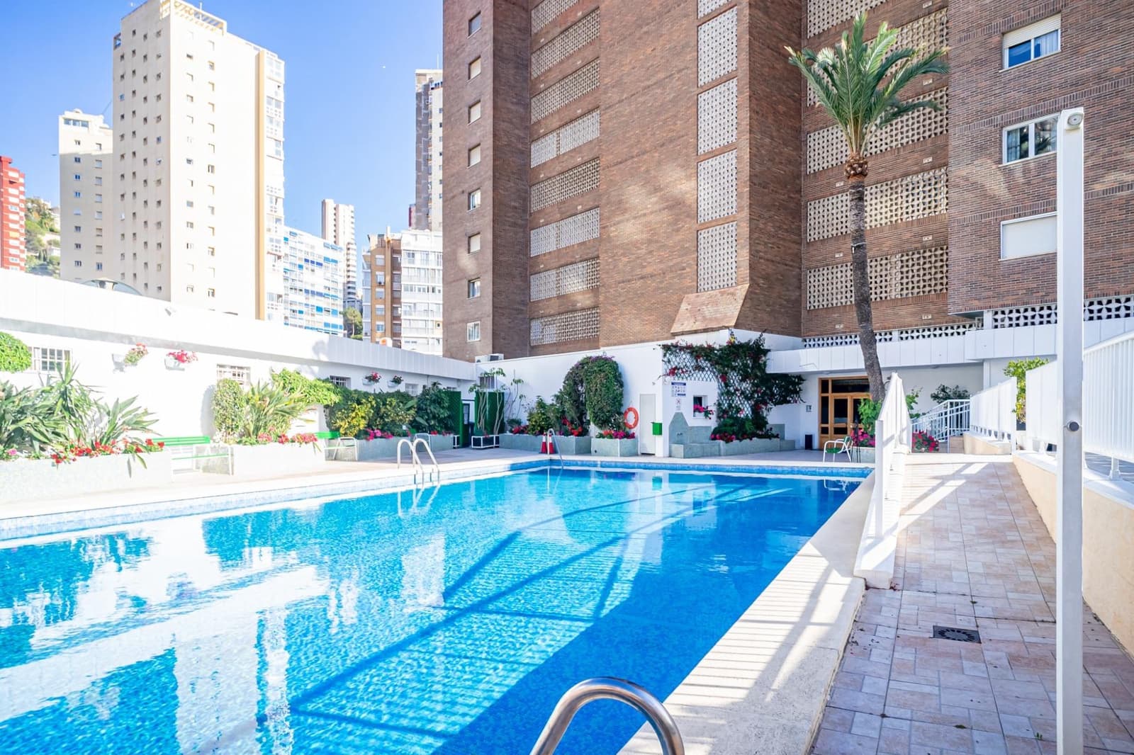 4 sovrum Lägenhet till salu i Benidorm med pool - 650 000 € (Ref: 8419497)