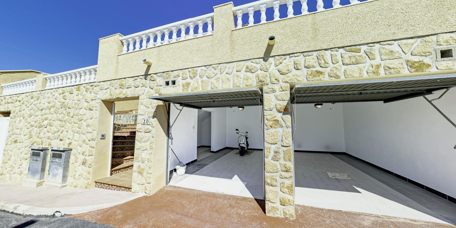 3 soveværelse Villa til salg i Alfaz del Pi / L'Alfas del Pi med swimmingpool garage - € 745.000 (Ref: 8421334)