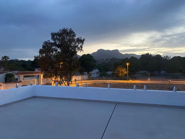 4 sovrum Villa till salu i La Nucia med pool - 1 175 000 € (Ref: 8455798)