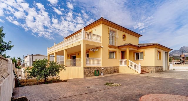 7 soveværelse Villa til salg i La Nucia med garage - € 850.000 (Ref: 8645648)