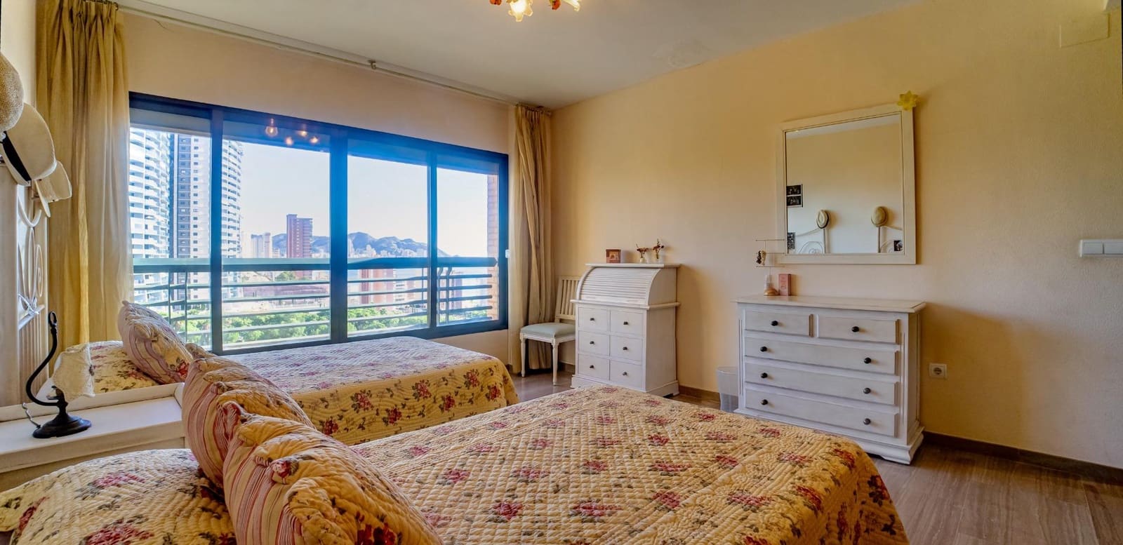 3 slaapkamer Penthouse te koop in Benidorm met zwembad - € 885.000 (Ref: 8699710)