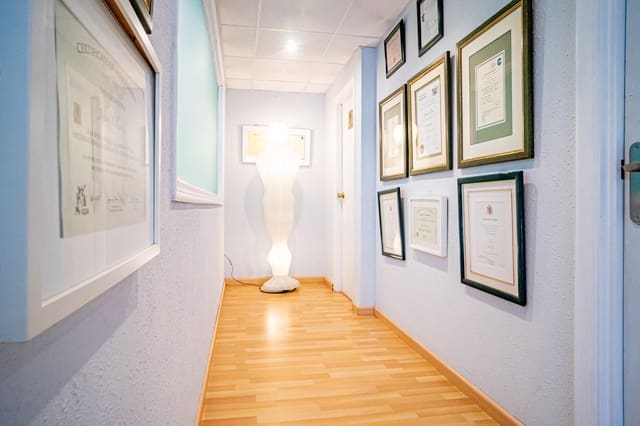 Commercial for sale in Alfaz del Pi / L'Alfàs del Pi - € 229,000 (Ref: 8896640)