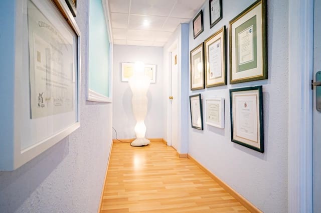 Commercieel te koop in Alfaz del Pi / L'Alfàs del Pi - € 229.000 (Ref: 8896640)