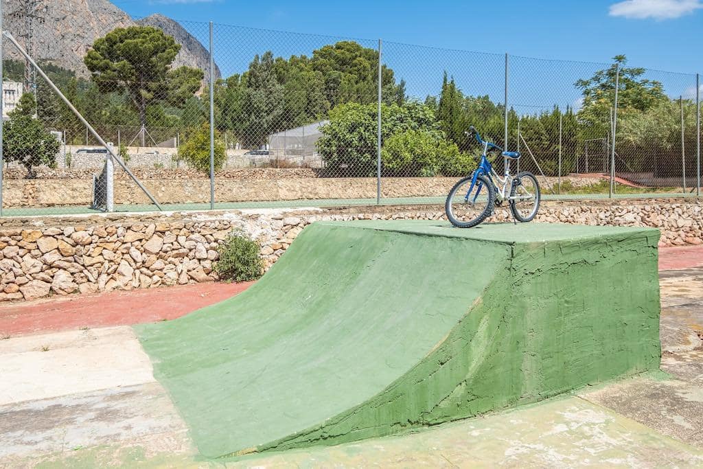 6 bedroom Villa for sale in Polop with pool - € 765,000 (Ref: 8926444)