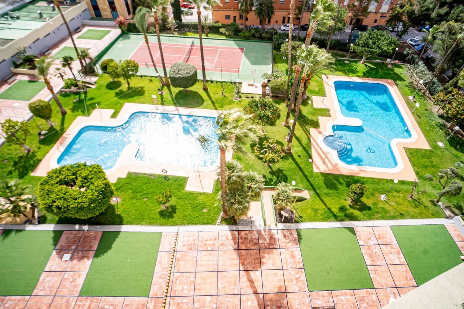 2 bedroom Apartment for sale in Benidorm with pool - € 225,000 (Ref: 8932136)