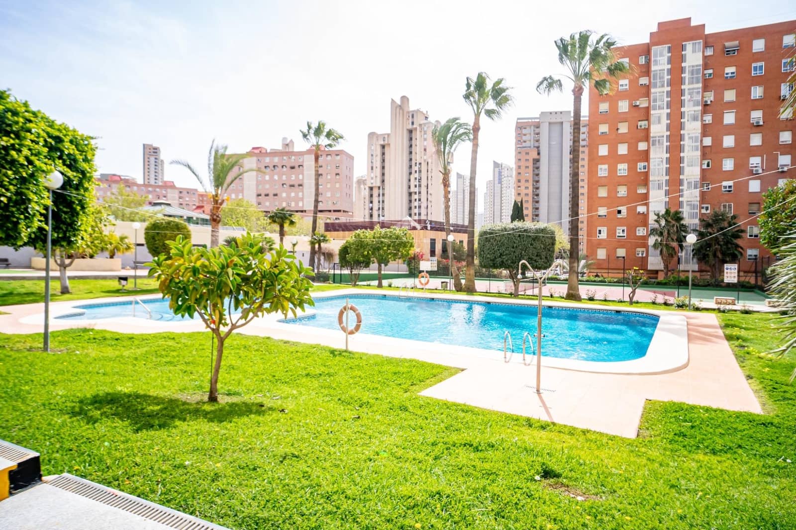 2 sypialnia Apartament na sprzedaż w Benidorm z basenem - 239 000 € (Ref: 8932136)