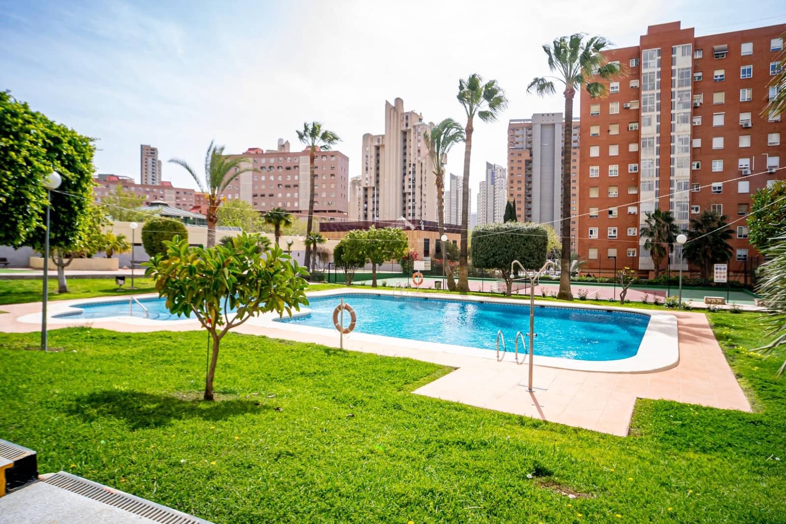 2 sypialnia Apartament na sprzedaż w Benidorm z basenem - 239 000 € (Ref: 8932136)