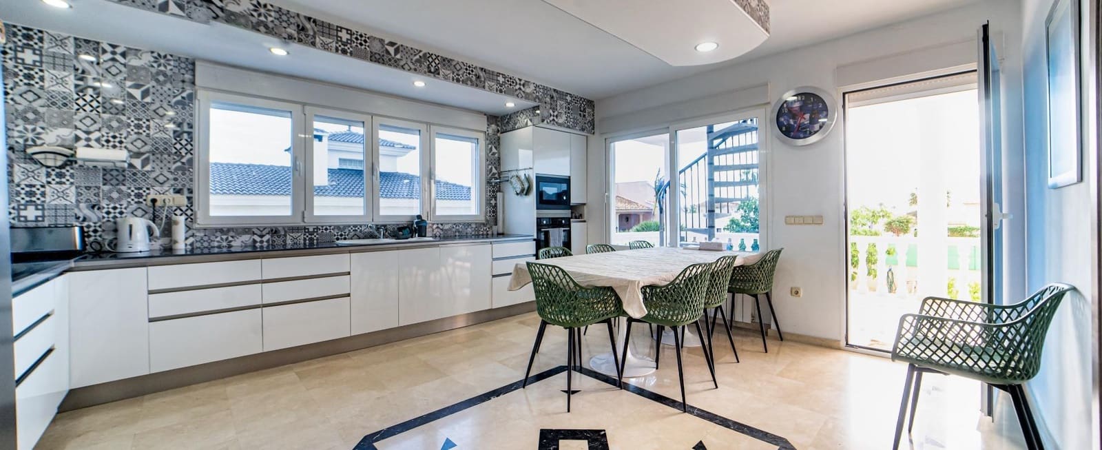 4 sovrum Villa till salu i Alfaz del Pi / L'Alfas del Pi med pool garage - 1 199 000 € (Ref: 9008469)