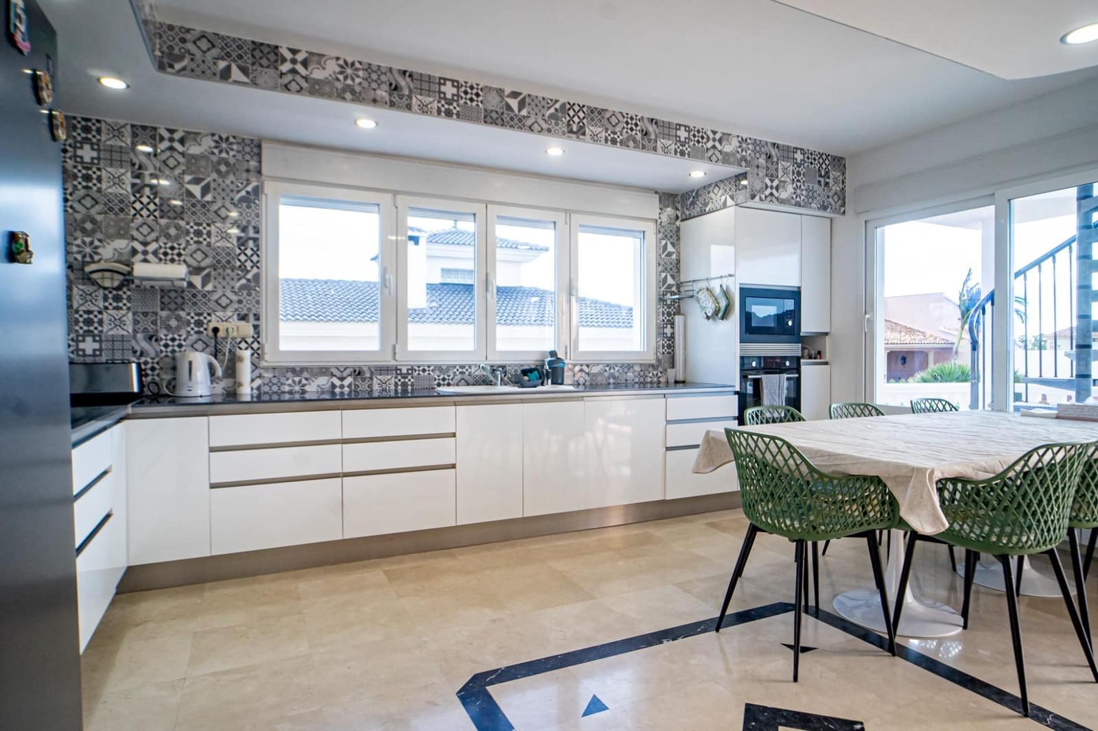 4 soveværelse Villa til salg i Alfaz del Pi / L'Alfas del Pi med swimmingpool garage - € 1.199.000 (Ref: 9008469)