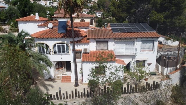 Chalet de 4 habitaciones en Benissa en venta con piscina garaje - 730.000 € (Ref: 9208376)