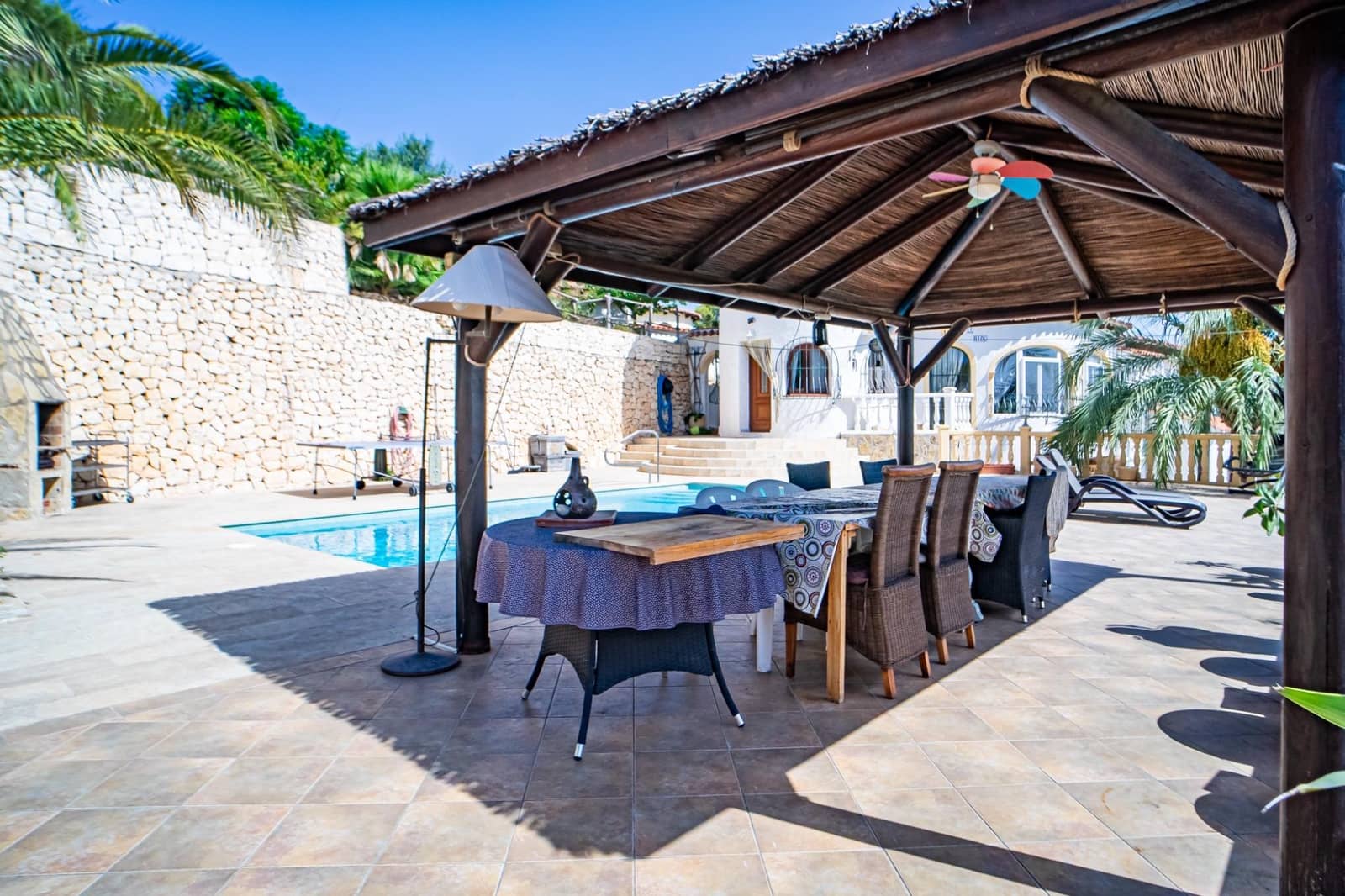 4 bedroom Villa for sale in Benissa with pool garage - € 730,000 (Ref: 9208376)