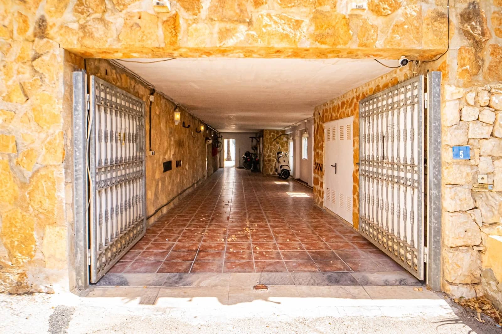 4 bedroom Villa for sale in Benissa with pool garage - € 730,000 (Ref: 9208376)