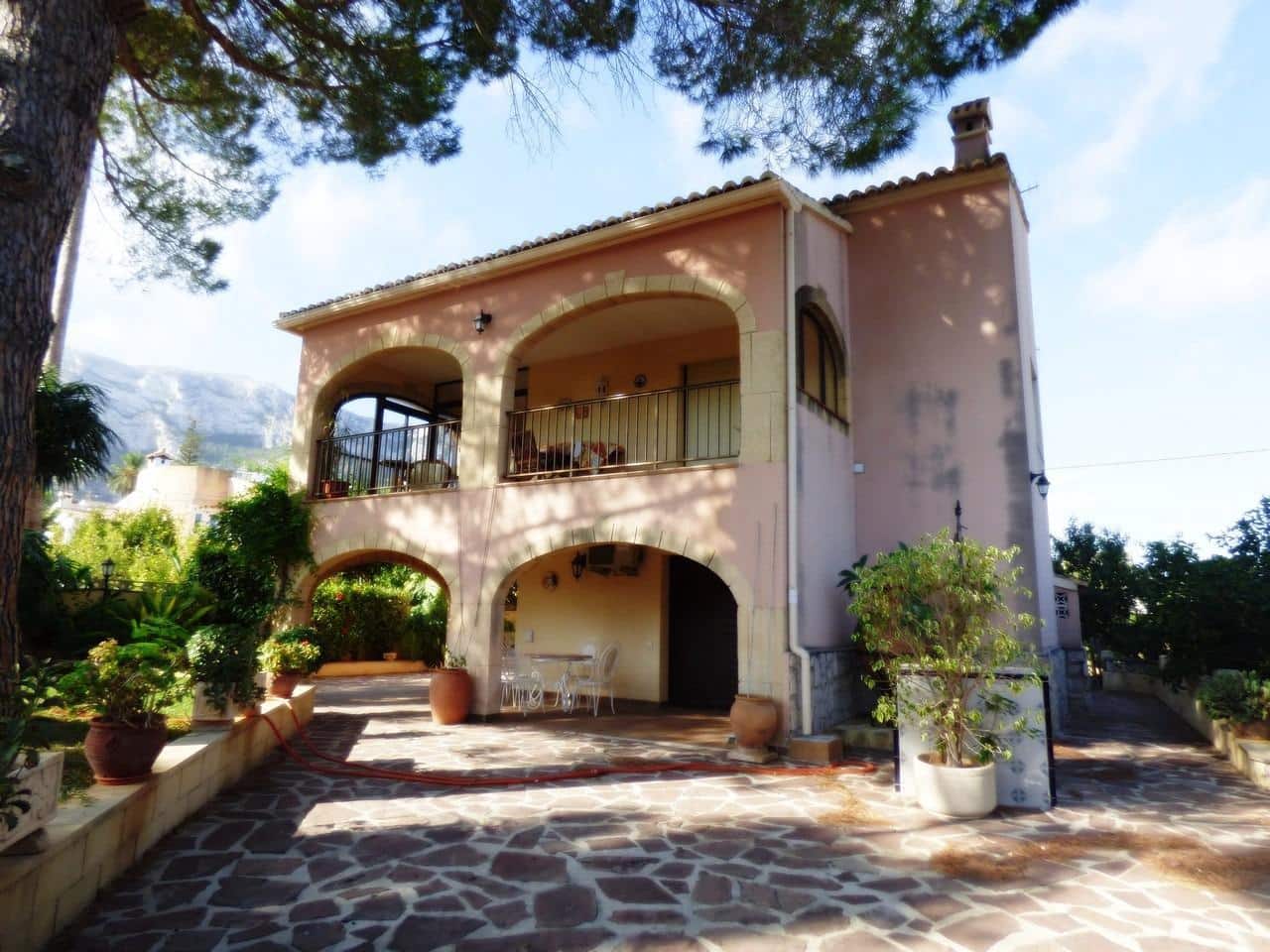 Chalet de 4 habitaciones en Dénia en venta con piscina - 460.000 € (Ref: 9920507)
