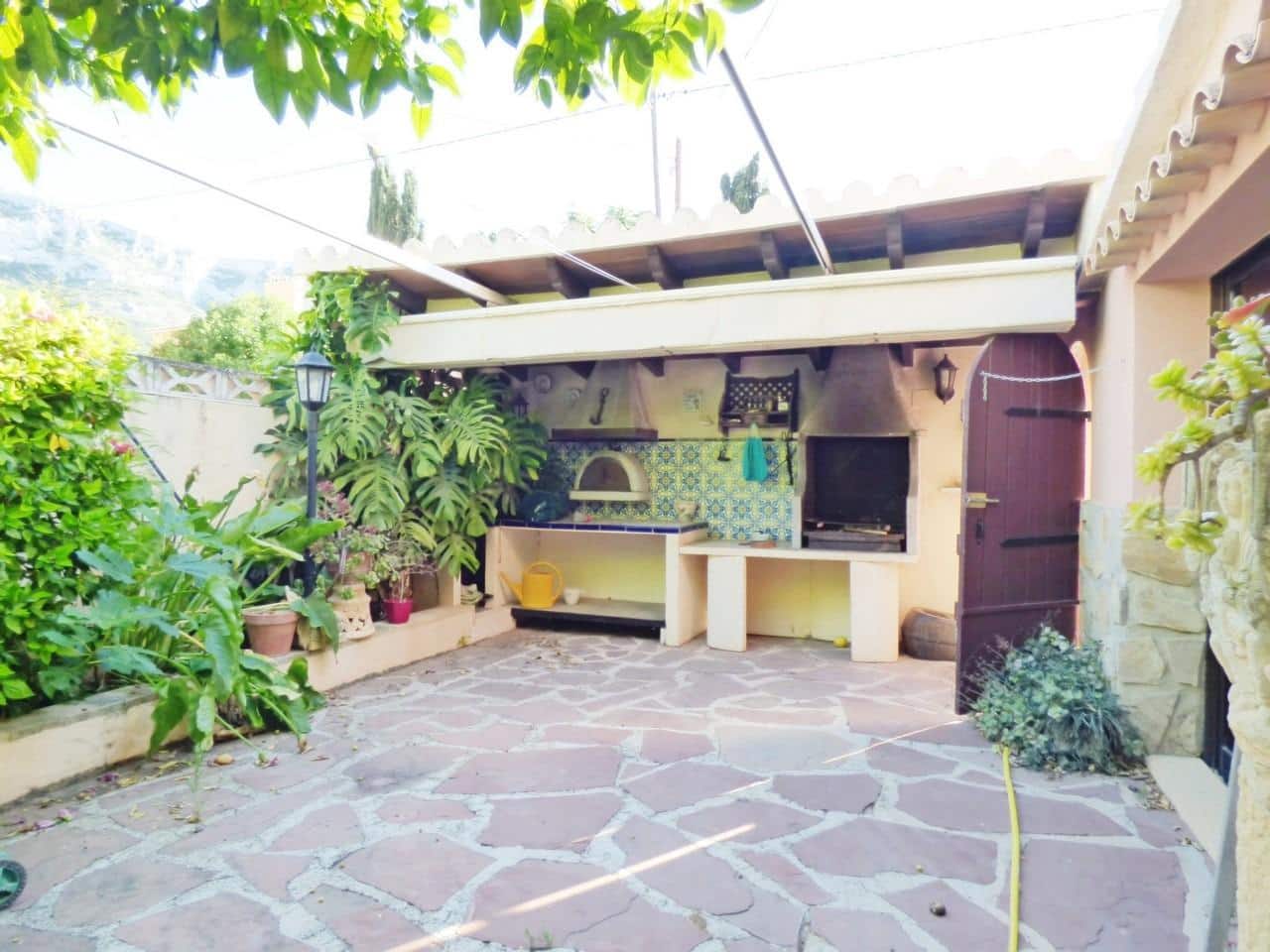 Chalet de 4 habitaciones en Dénia en venta con piscina - 460.000 € (Ref: 9920507)