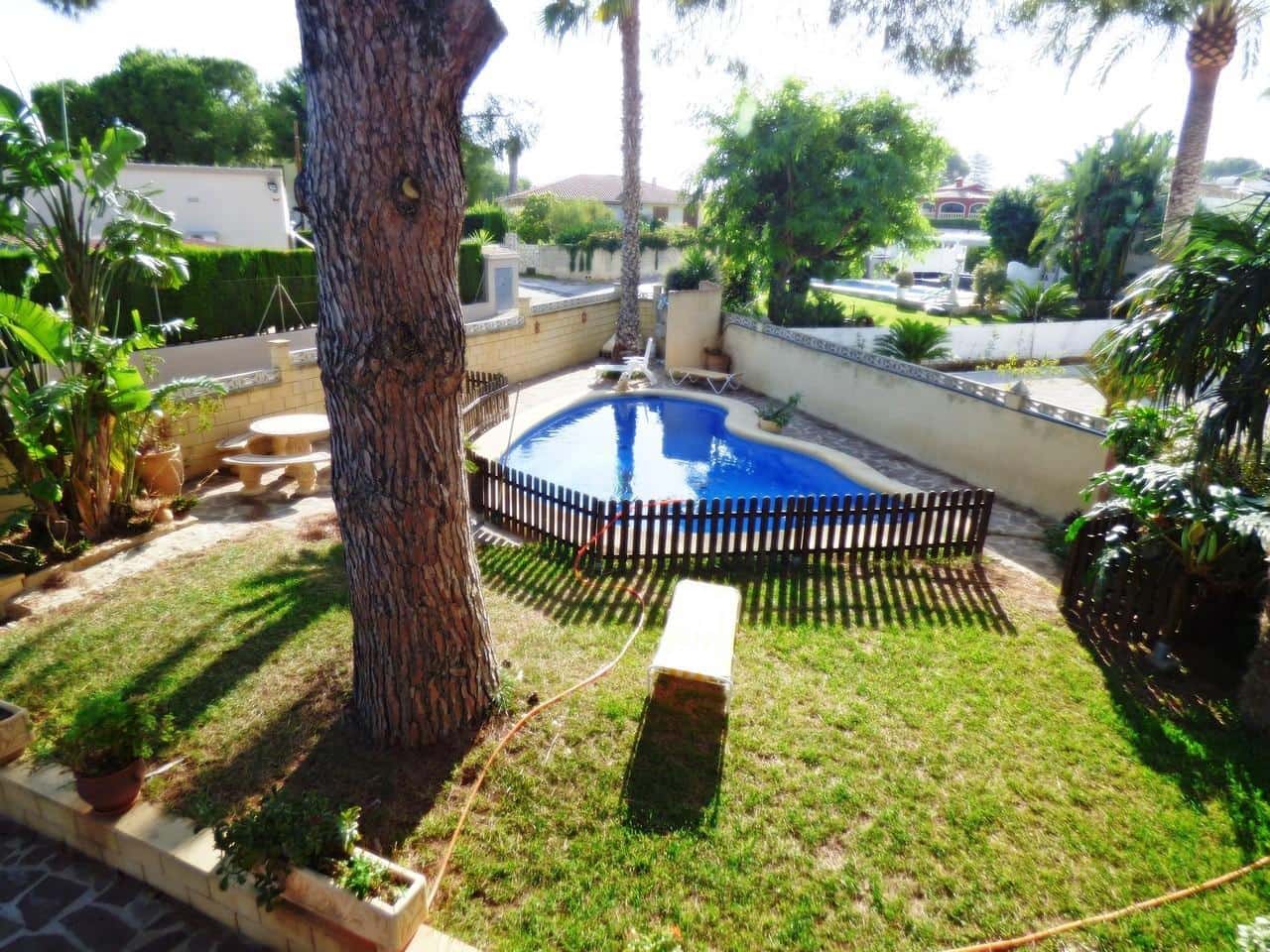 Chalet de 4 habitaciones en Dénia en venta con piscina - 460.000 € (Ref: 9920507)