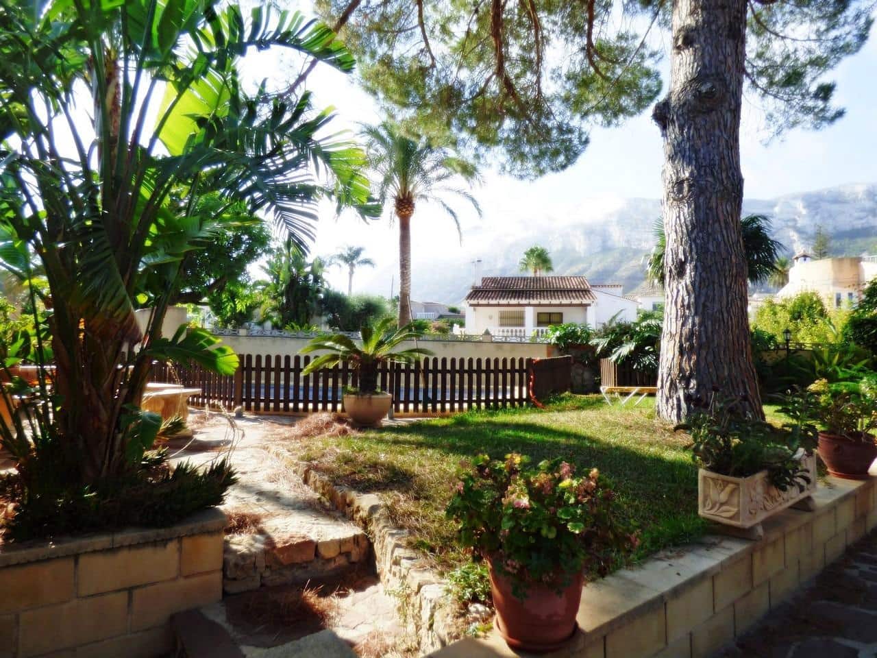 Chalet de 4 habitaciones en Dénia en venta con piscina - 460.000 € (Ref: 9920507)
