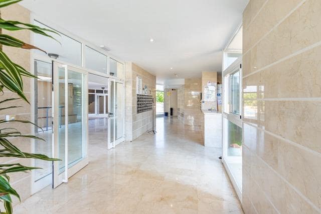 3 soveværelse Lejlighed til salg i Via Parque, Benidorm med swimmingpool - € 399.000 (Ref: 9990783)