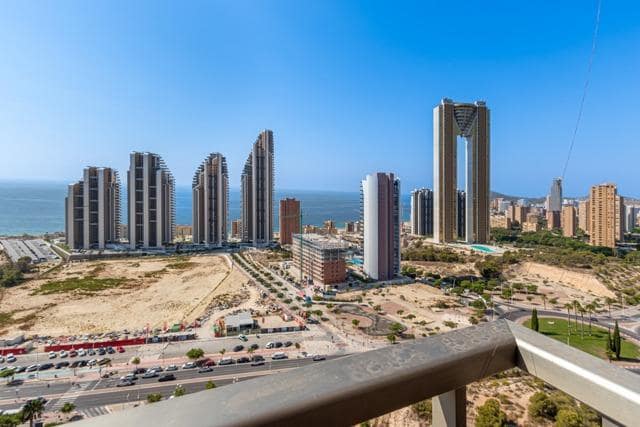 Apartamento de 3 habitaciones en Benidorm en venta con piscina - 399.000 € (Ref: 9990783)