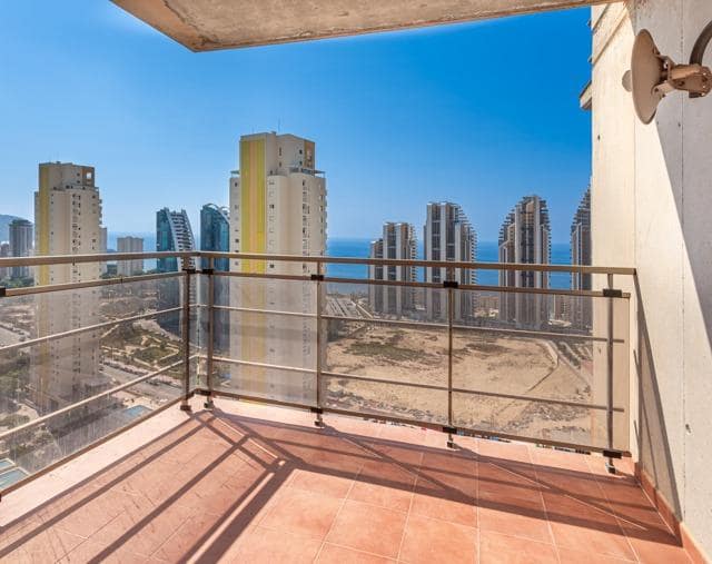 Apartamento de 3 habitaciones en Benidorm en venta con piscina - 399.000 € (Ref: 9990783)