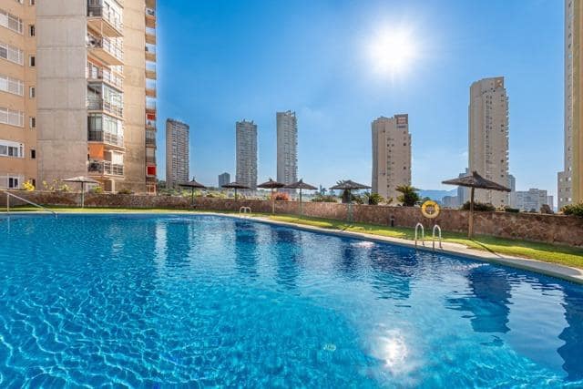 Apartamento de 3 habitaciones en Benidorm en venta con piscina - 399.000 € (Ref: 9990783)