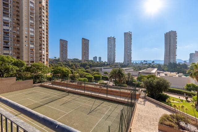 Apartamento de 3 habitaciones en Benidorm en venta con piscina - 399.000 € (Ref: 9990783)
