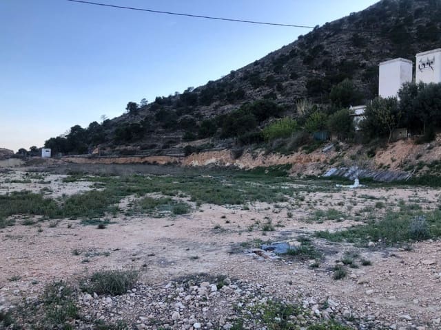 Villa/Maison à vendre à Novelda - 33 000 € (Ref: 7975854)