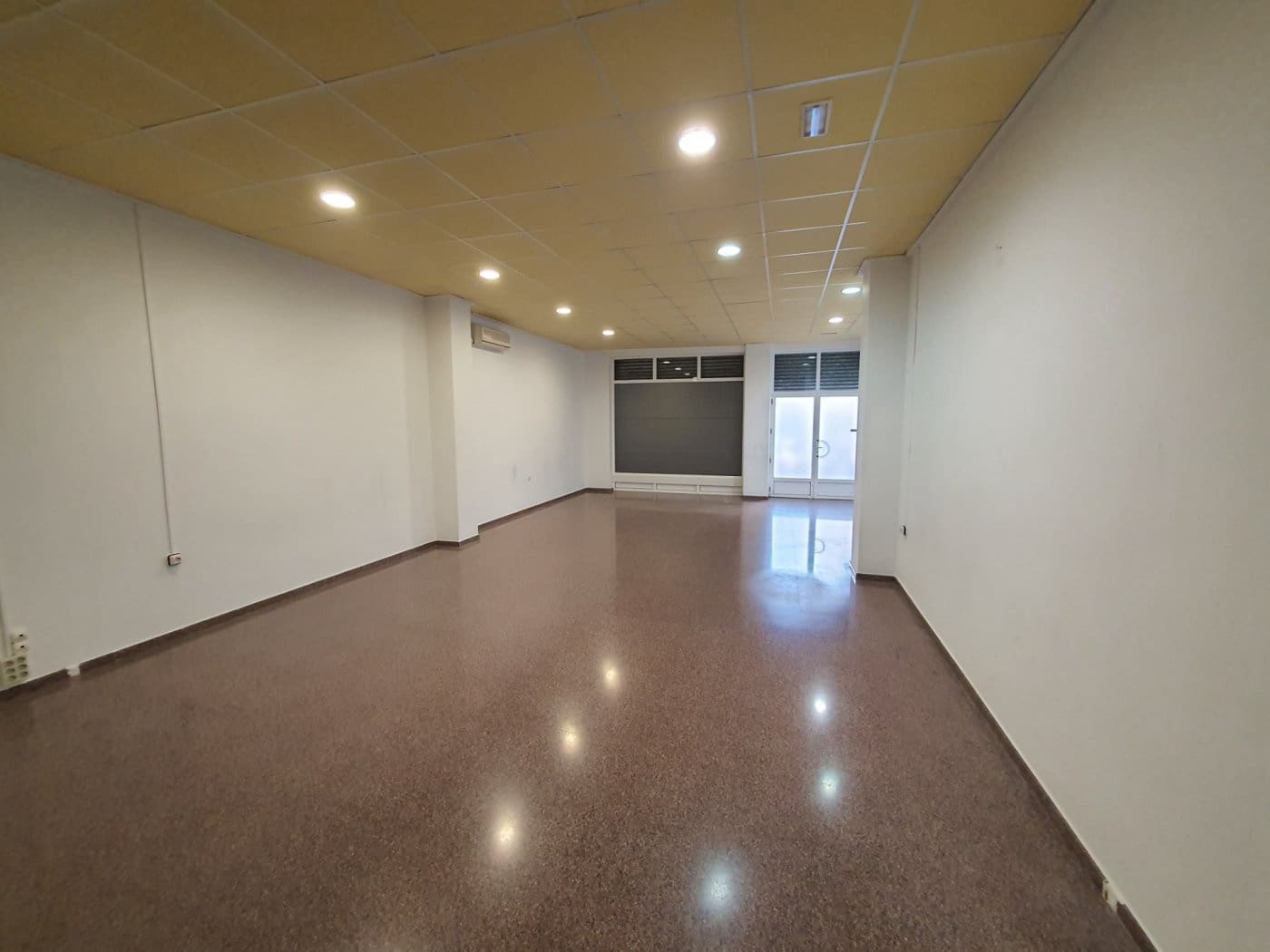 Commerciale da affittare in Novelda - 350 € (Rif: 7975863)