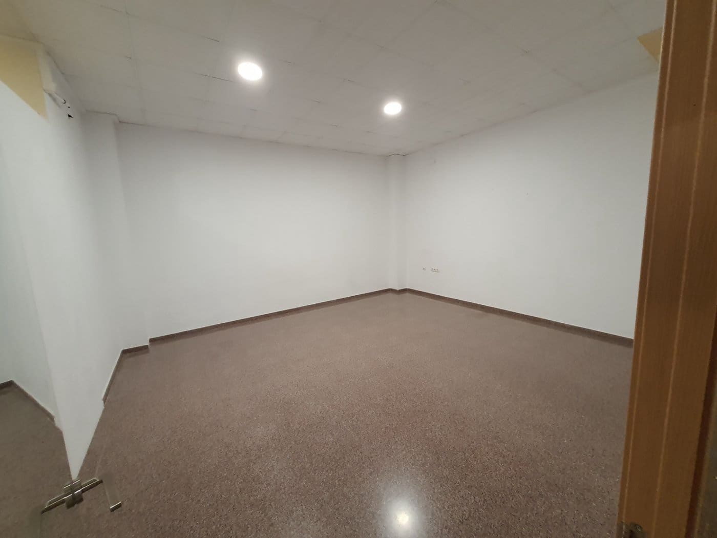 Commerciale da affittare in Novelda - 350 € (Rif: 7975863)