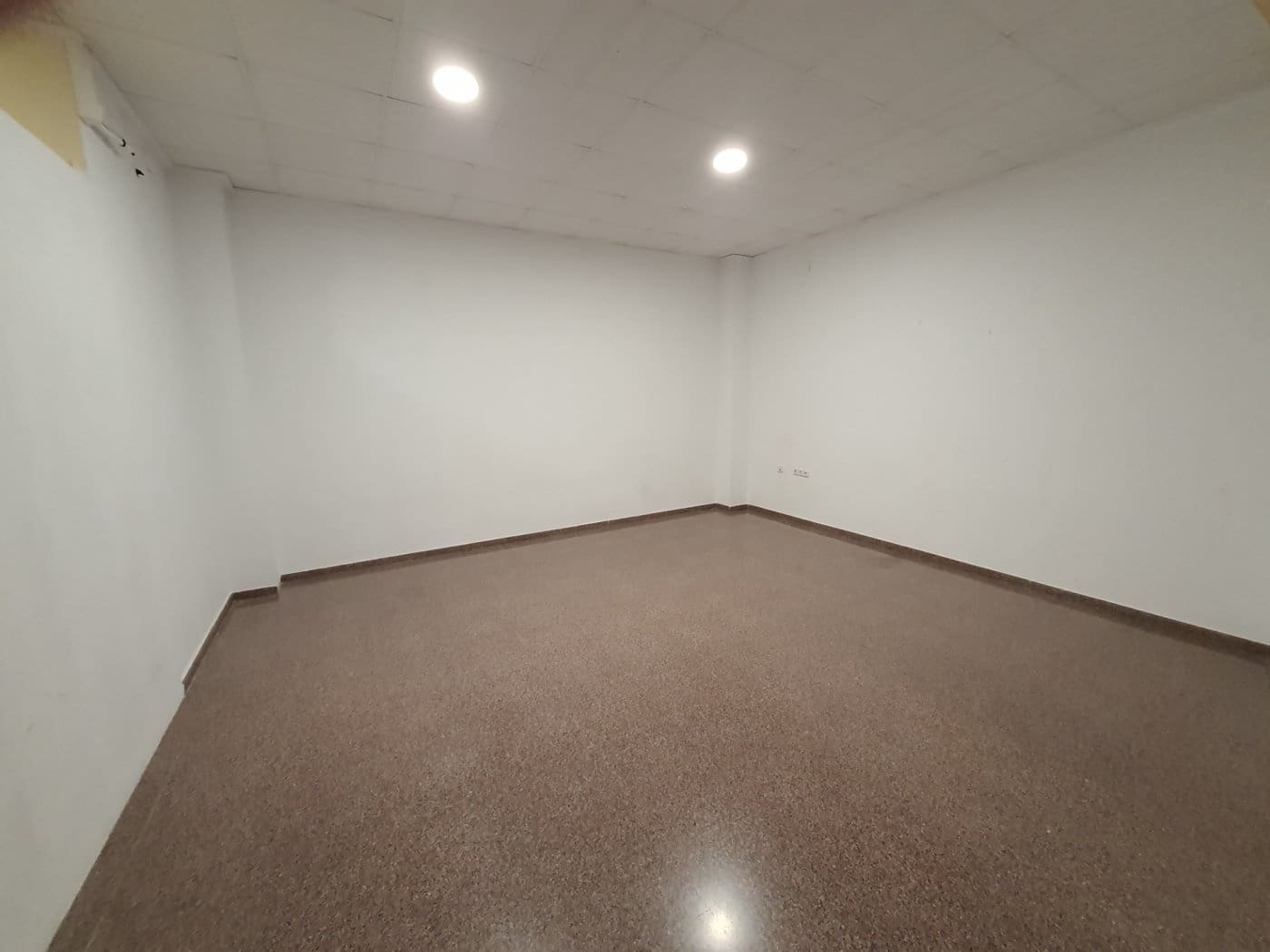 Commerciale da affittare in Novelda - 350 € (Rif: 7975863)