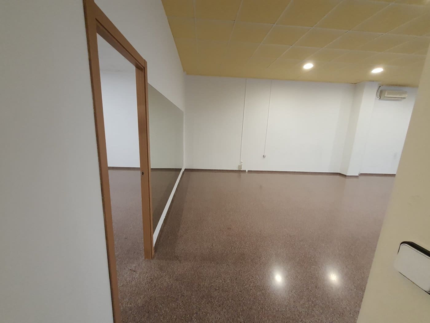 Commerciale da affittare in Novelda - 350 € (Rif: 7975863)