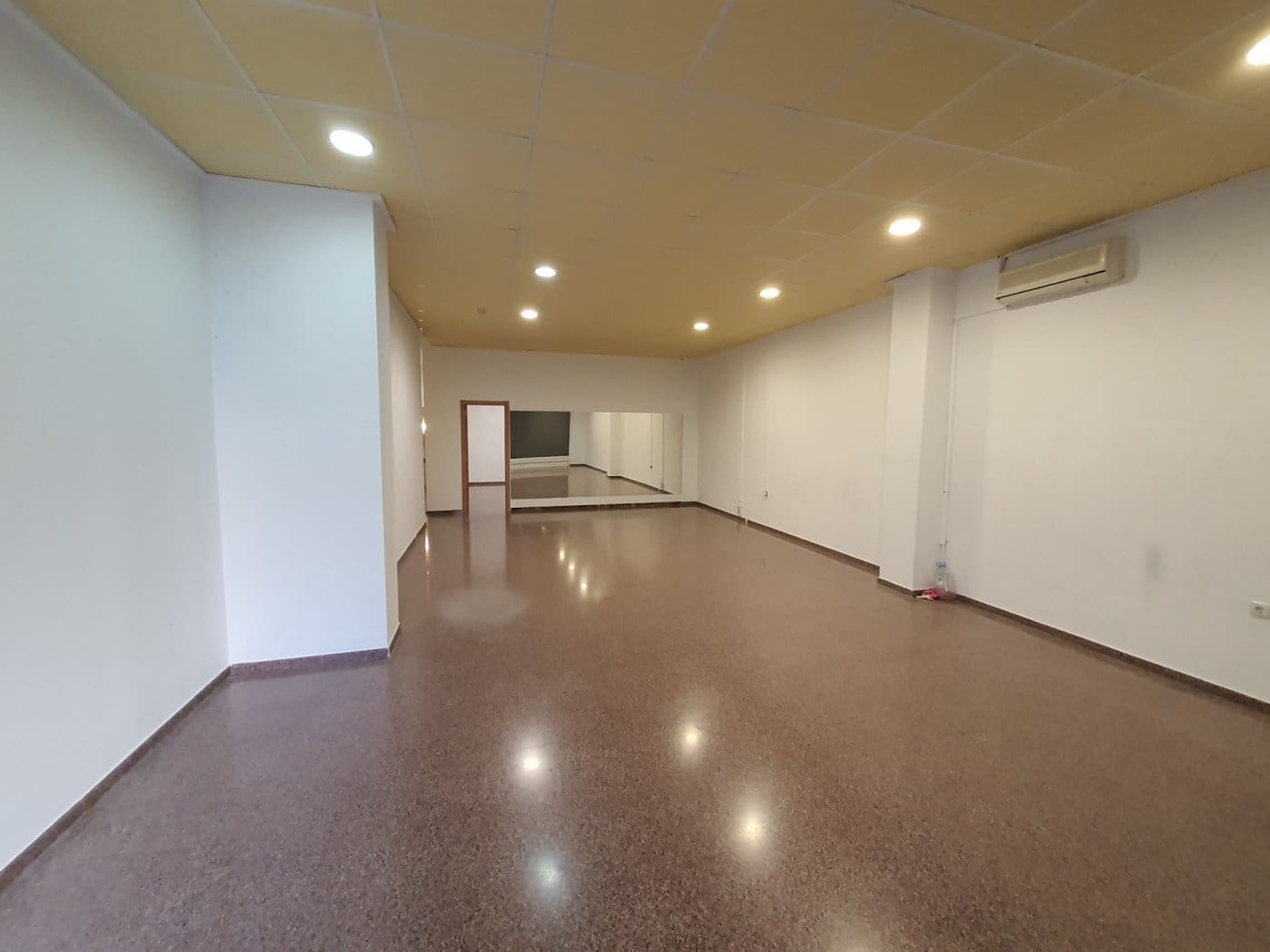 Commerciale da affittare in Novelda - 350 € (Rif: 7975863)