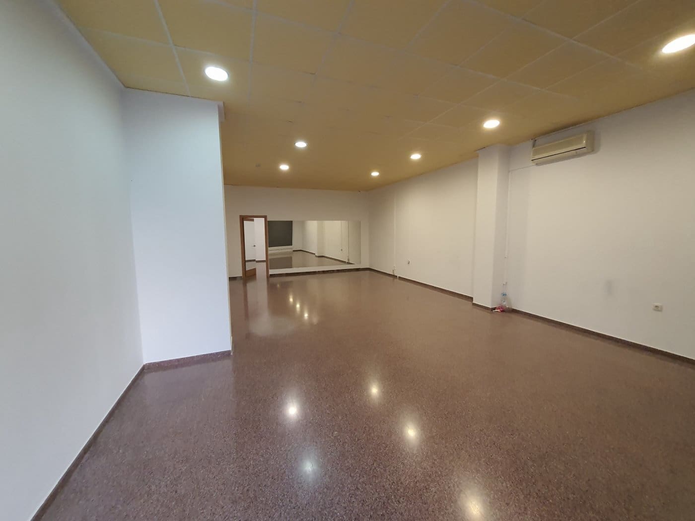 Commerciale da affittare in Novelda - 350 € (Rif: 7975863)
