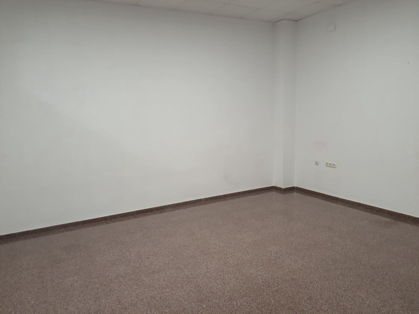 Commerciale da affittare in Novelda - 350 € (Rif: 7975863)