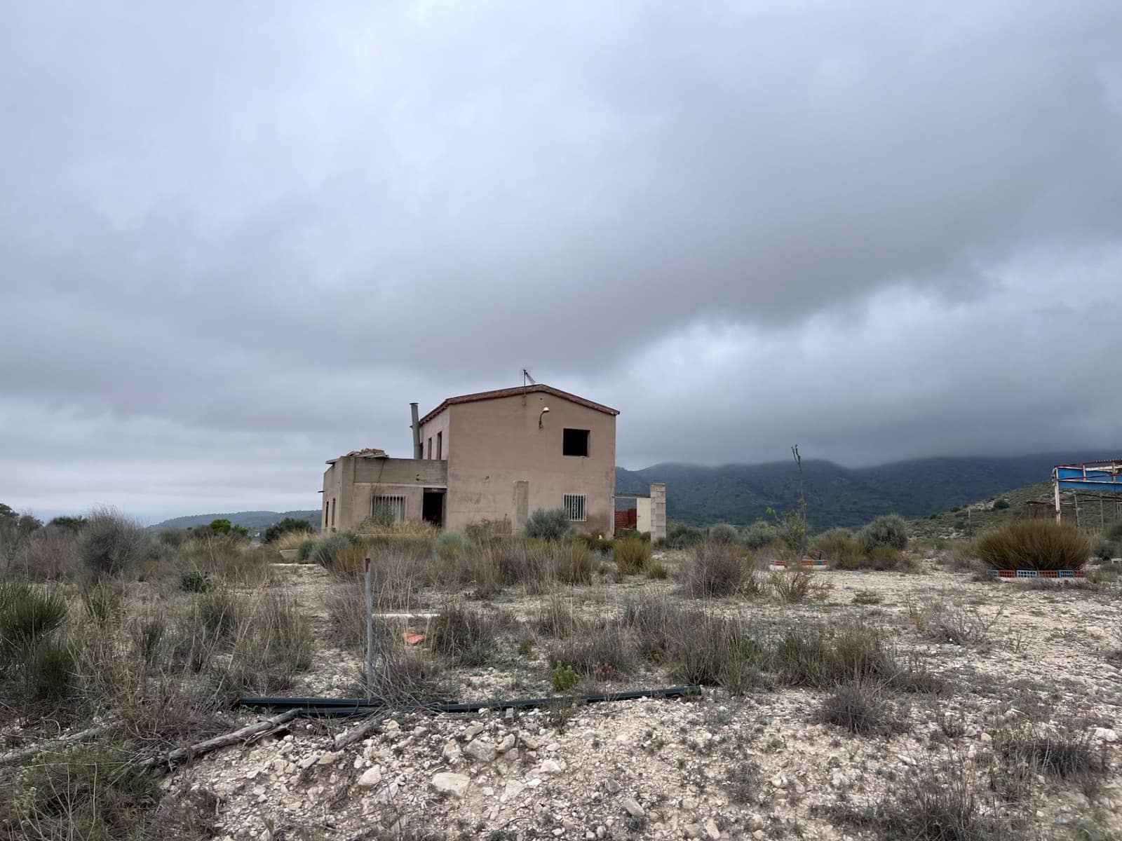 4 soveværelse Finca/Landehus til salg i Novelda med swimmingpool garage - € 65.000 (Ref: 7975941)