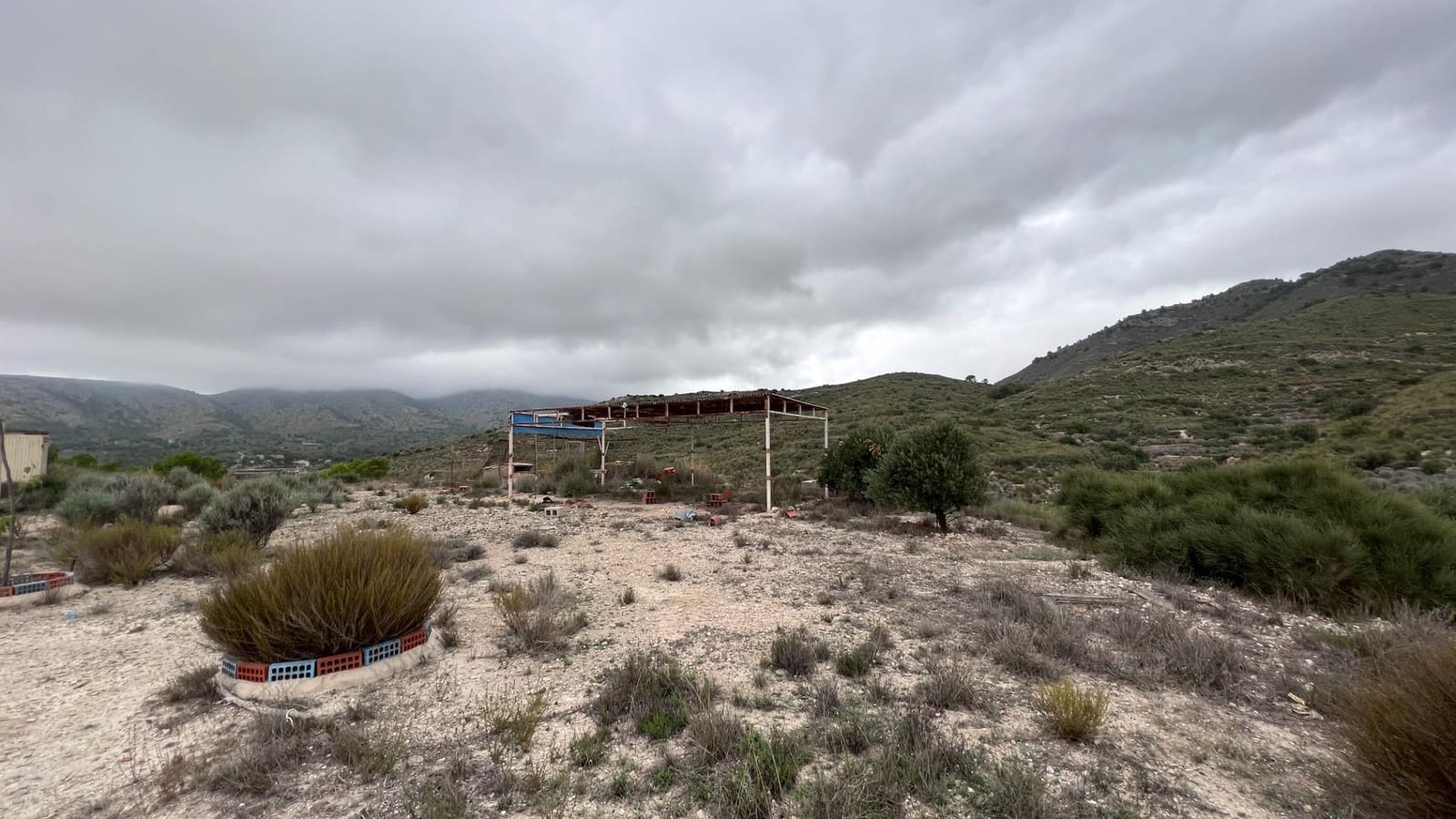 4 soveværelse Finca/Landehus til salg i Novelda med swimmingpool garage - € 65.000 (Ref: 7975941)