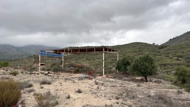 4 bedroom Finca/Country House for sale in Novelda with pool garage - € 65,000 (Ref: 7975941)