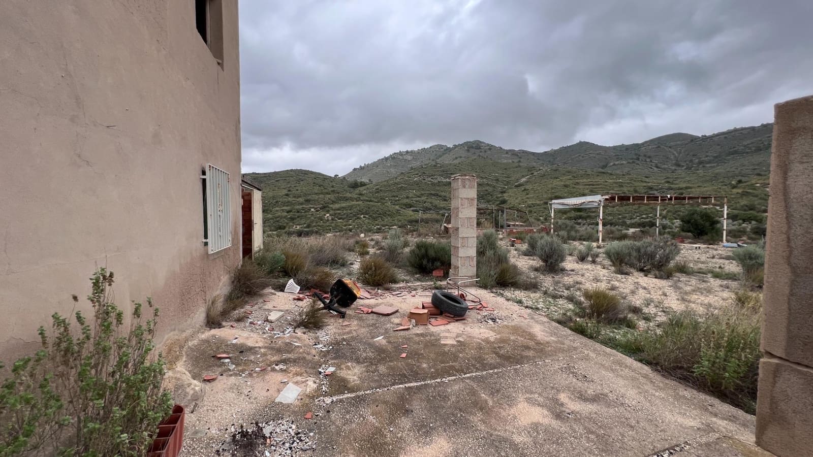 4 soveværelse Finca/Landehus til salg i Novelda med swimmingpool garage - € 65.000 (Ref: 7975941)