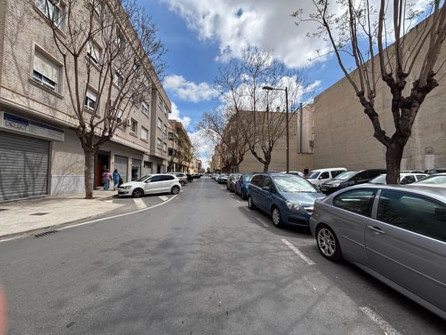 Business for sale in Novelda with garage - € 65,000 (Ref: 9040654)