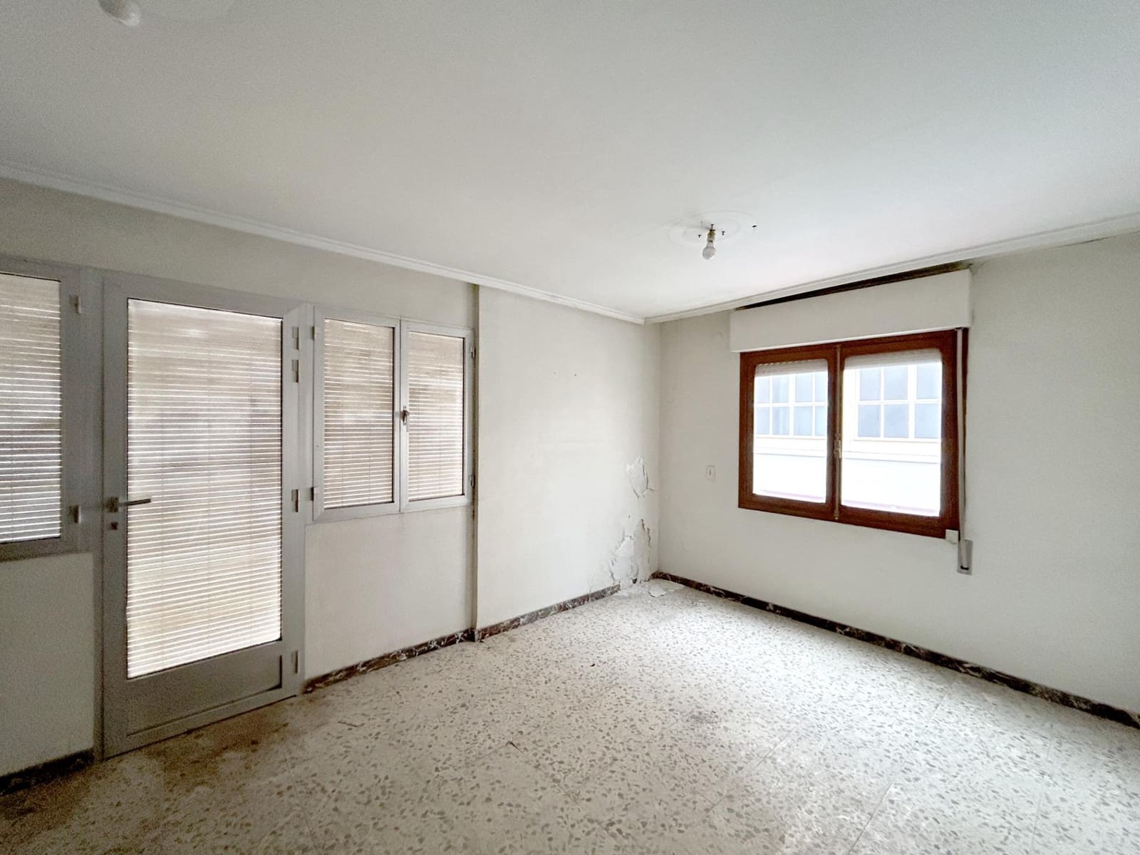 5 soveværelse Lejlighed til salg i Novelda med garage - € 125.000 (Ref: 9147164)