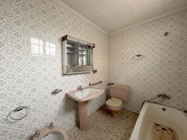 5 slaapkamer Flat te koop in Novelda met garage - € 125.000 (Ref: 9147164)