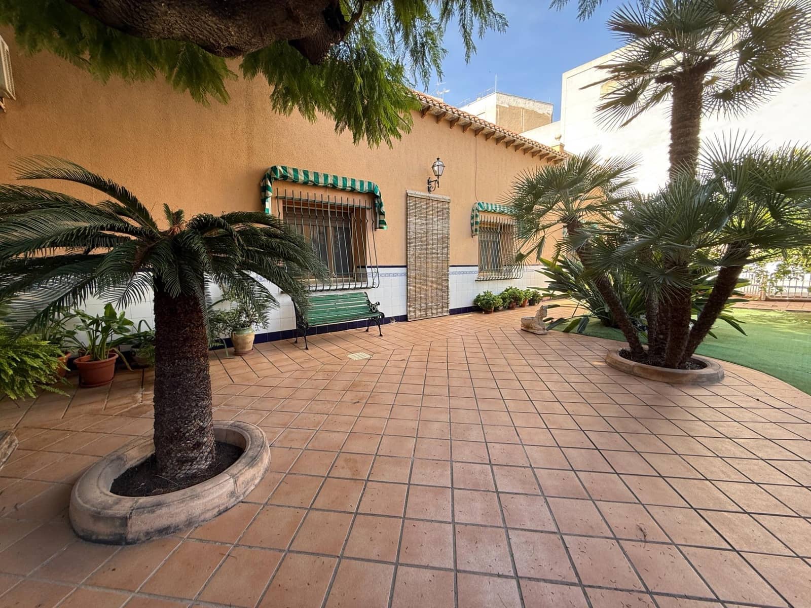 5 soverom Villa til salgs i Novelda med svømmebasseng garasje - € 299 000 (Ref: 9324336)