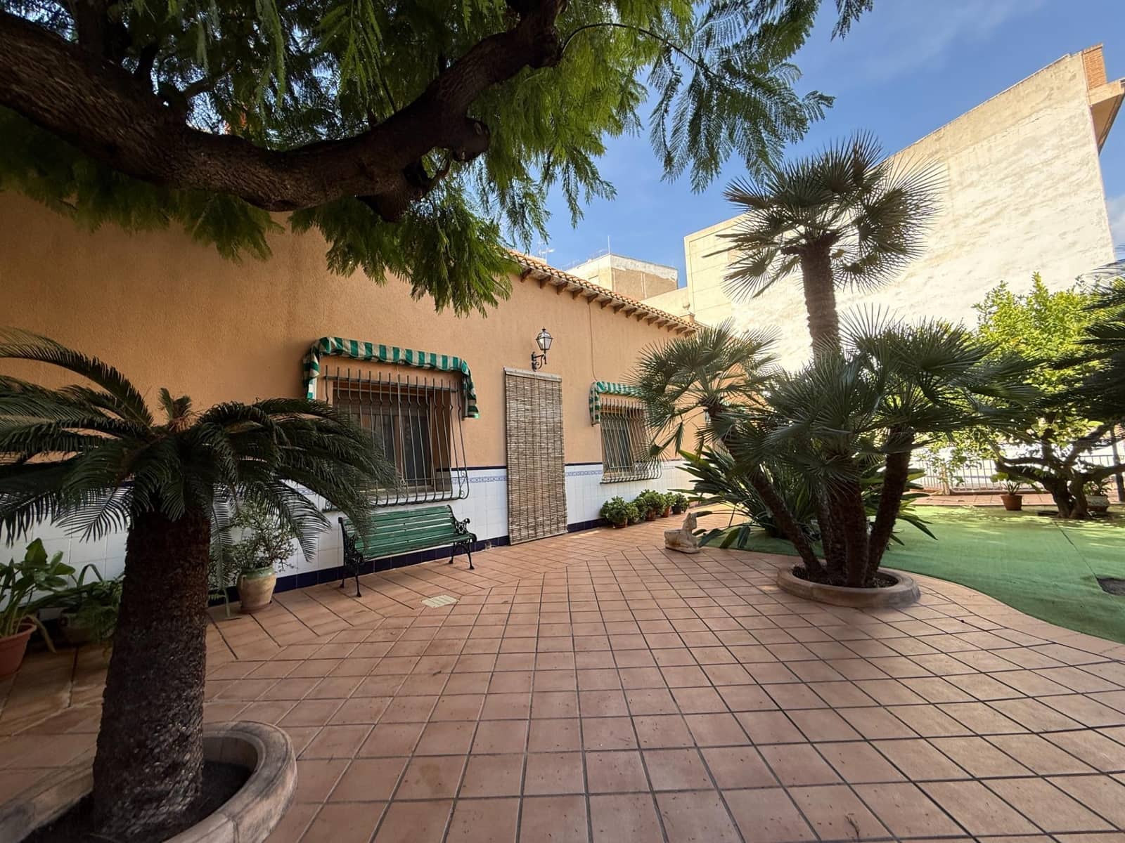 5 soverom Villa til salgs i Novelda med svømmebasseng garasje - € 299 000 (Ref: 9324336)