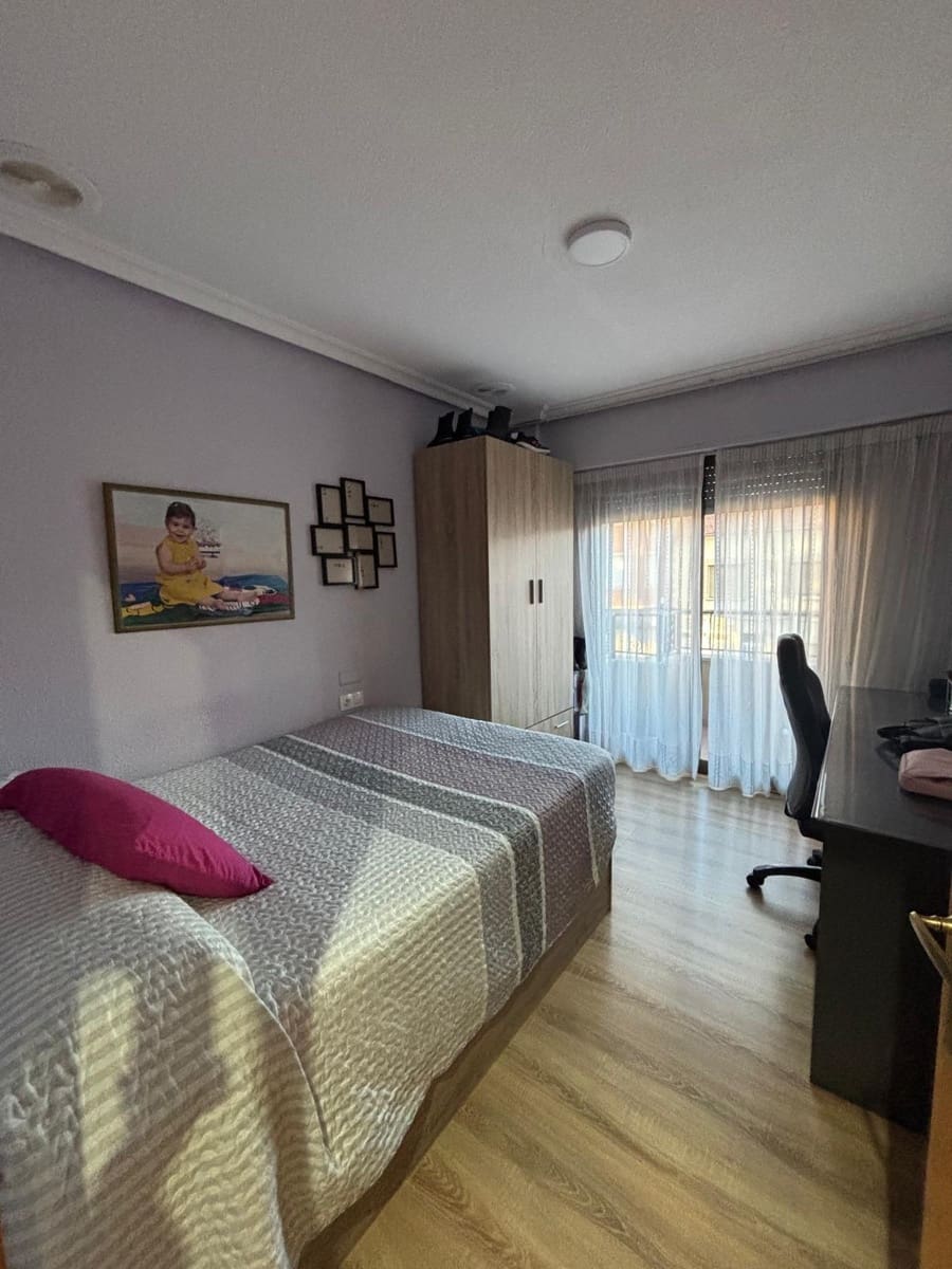 3 bedroom Flat for sale in Novelda - € 129,000 (Ref: 9385995)