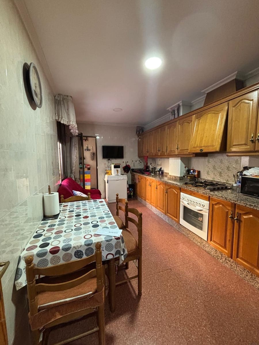 3 bedroom Flat for sale in Novelda - € 129,000 (Ref: 9385995)