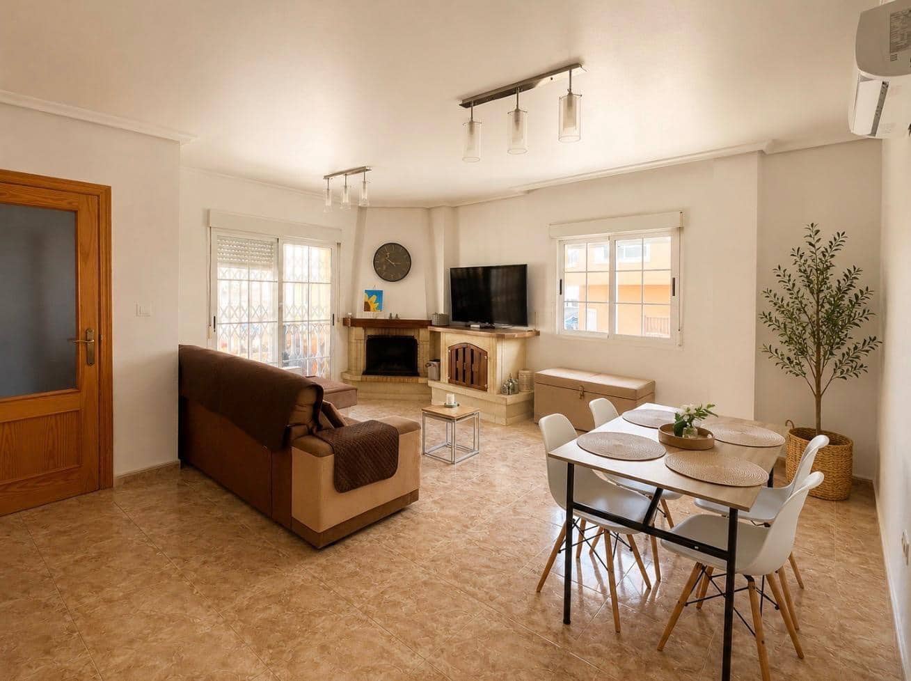 Adosado de 3 habitaciones en Algorfa en alquiler - 800 € (Ref: 10005744)
