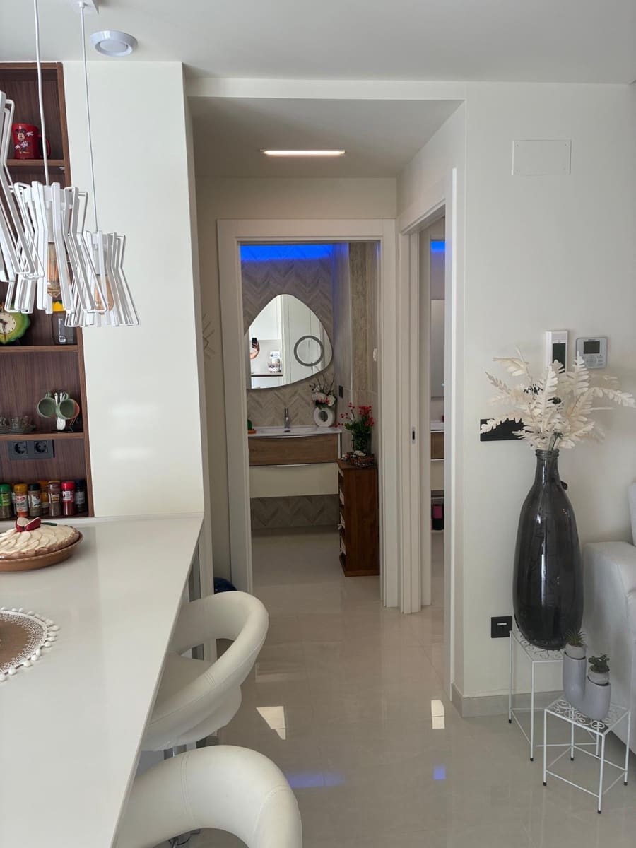 Apartamento de 2 habitaciones en Los Balcones en venta con piscina garaje - 282.000 € (Ref: 10034099)